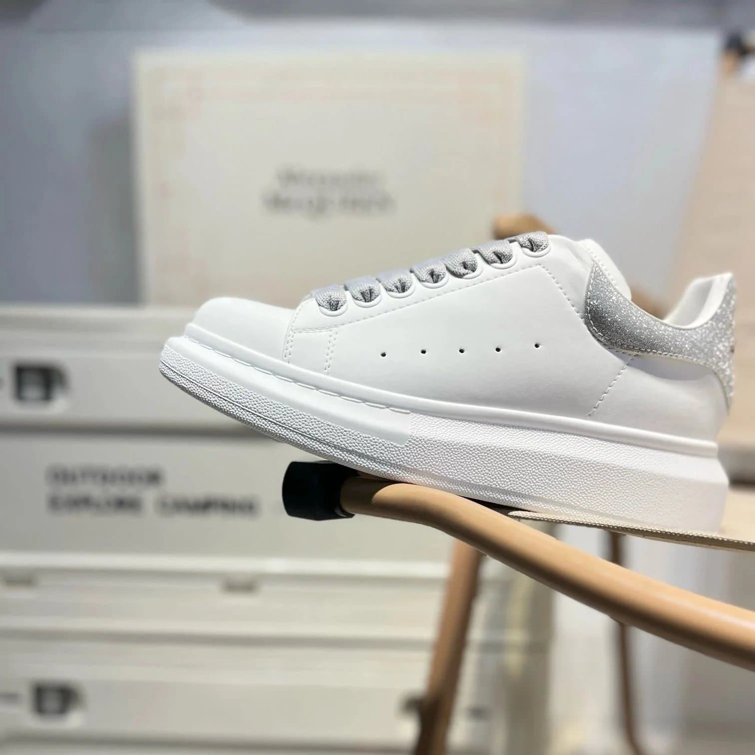 Alexander McQueen Sneaker Oversized Sole — 银闪尾