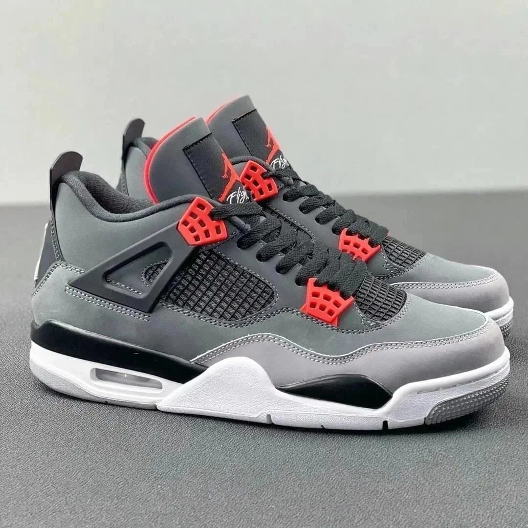 Air Jordan 4 Bred