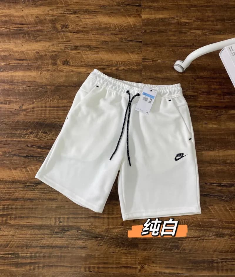 Nike Tech Fleece Shorts Light Beige — 纯白色