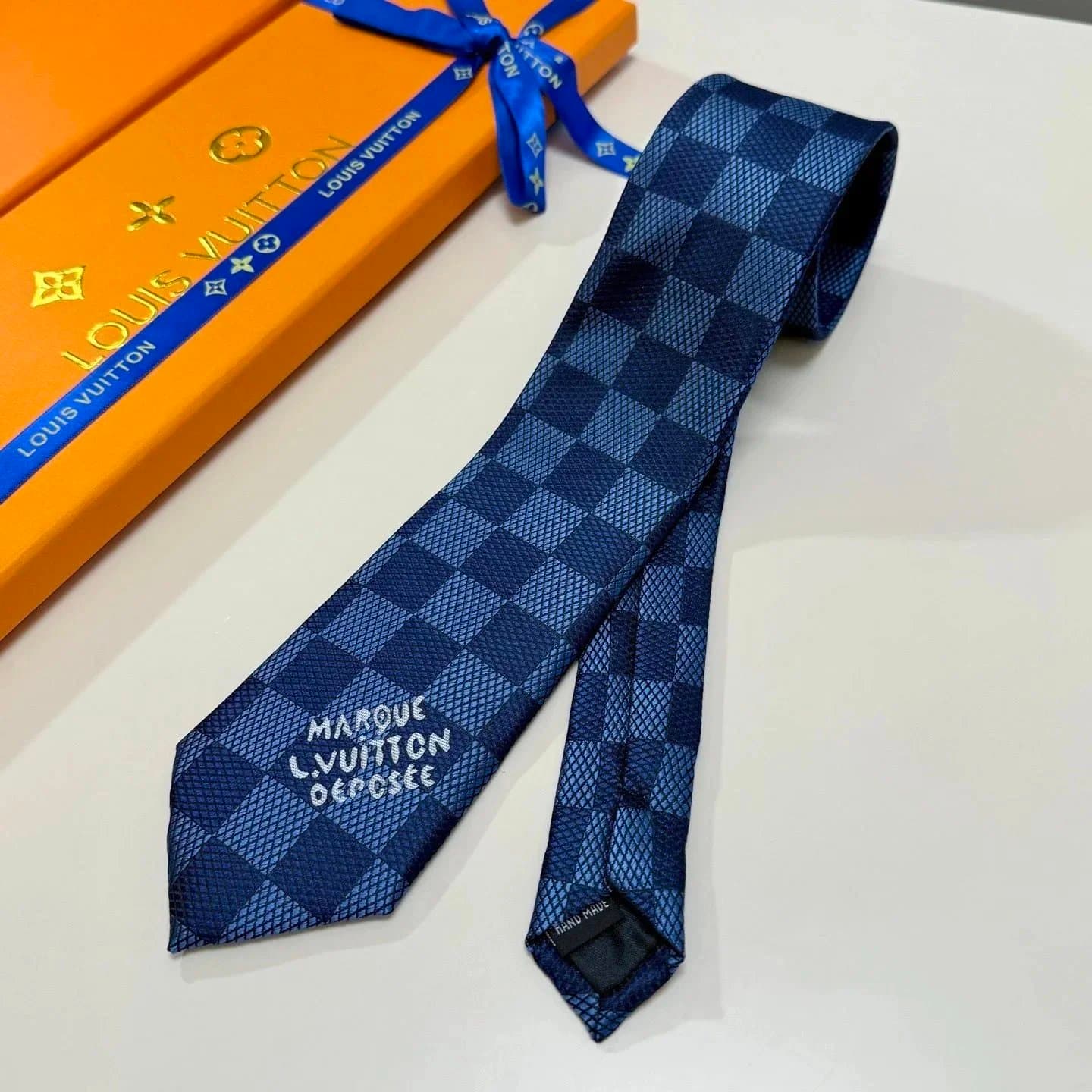 Louis Vuitton × KAWS Neck Tie Monogram Multicolor Panda — LV 03（带盒）
