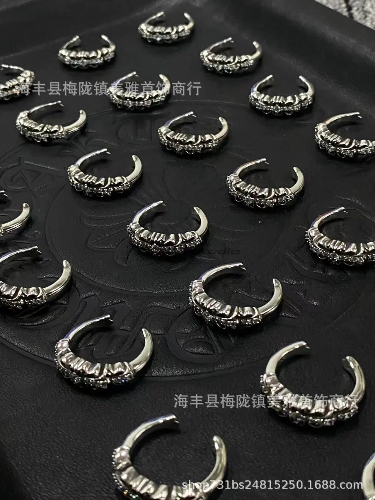 Chrome Hearts Cross Ring Floral Motif with Crystals — 开口守护者【白钻】