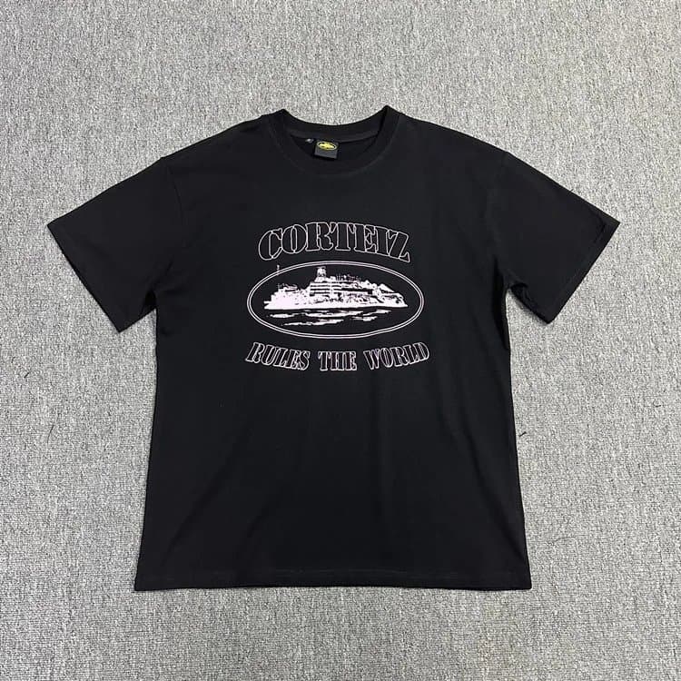 Corteiz Tee Rules The World — Blackprint Pink 3102