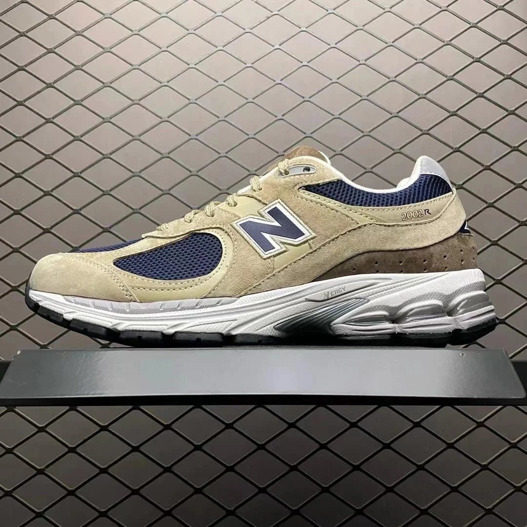 New Balance 2002R Beige — M 2002R卡其色 R5
