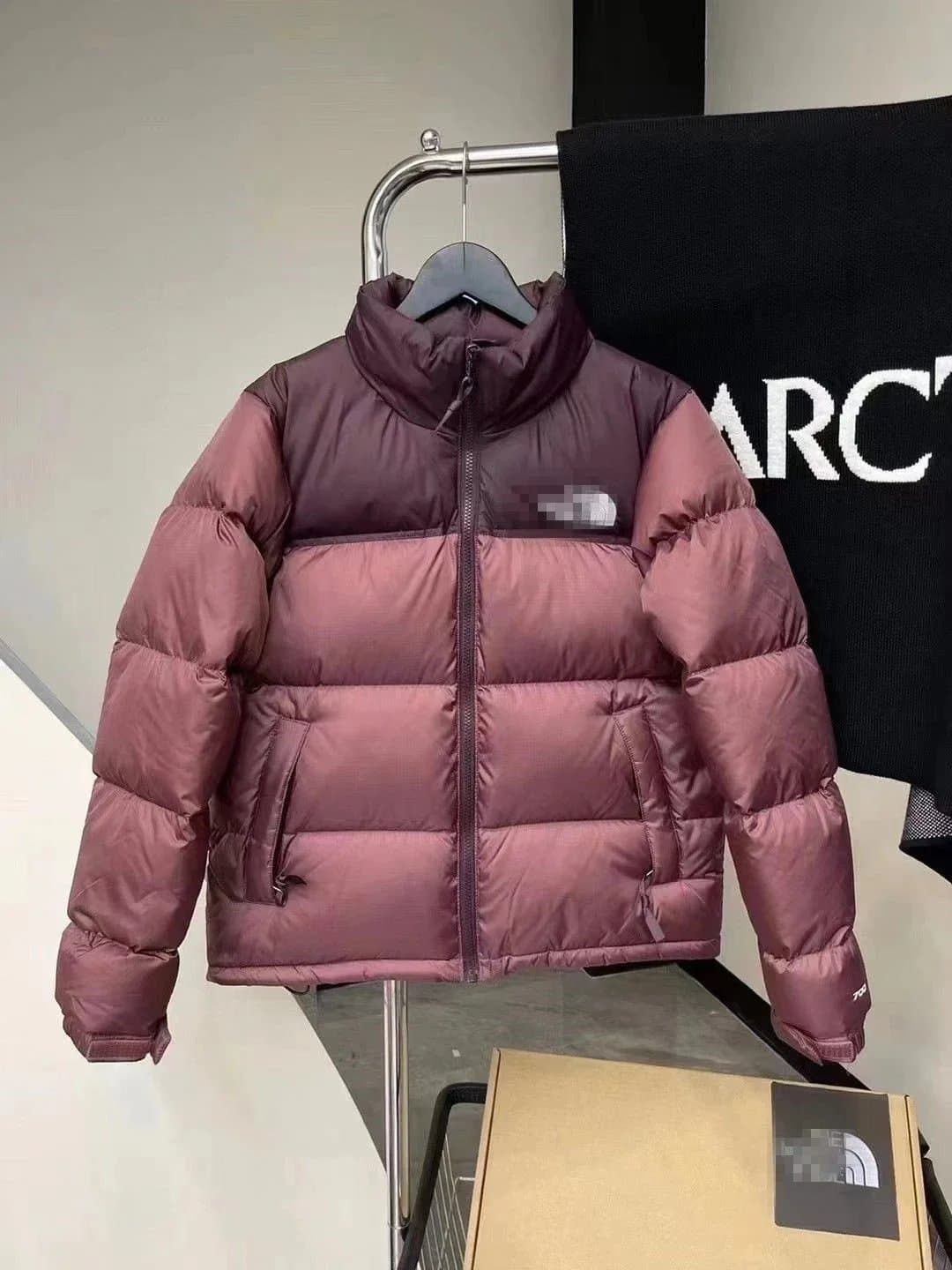 The North Face Nuptse Jacket Two-Tone — 酒红色