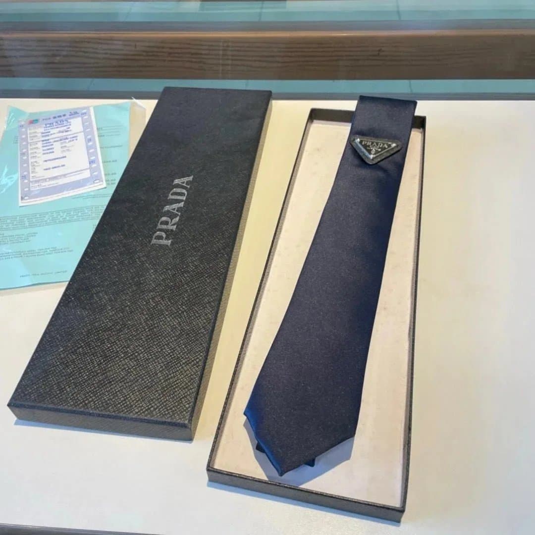 Louis Vuitton × KAWS Neck Tie Monogram Multicolor Panda — Prada01（带盒）