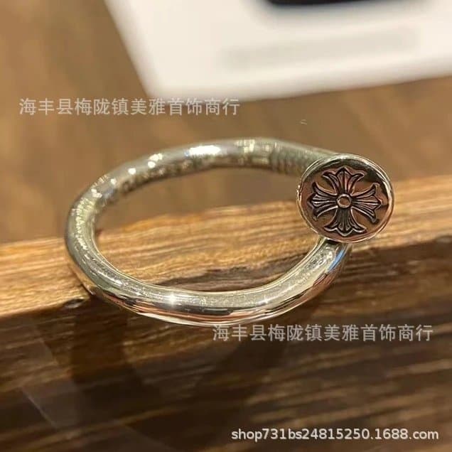 Chrome Hearts Cross Ring Floral Motif with Crystals — 平面十字钉