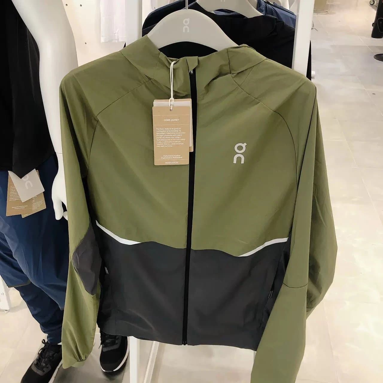 On Core Jacket Olive/Black