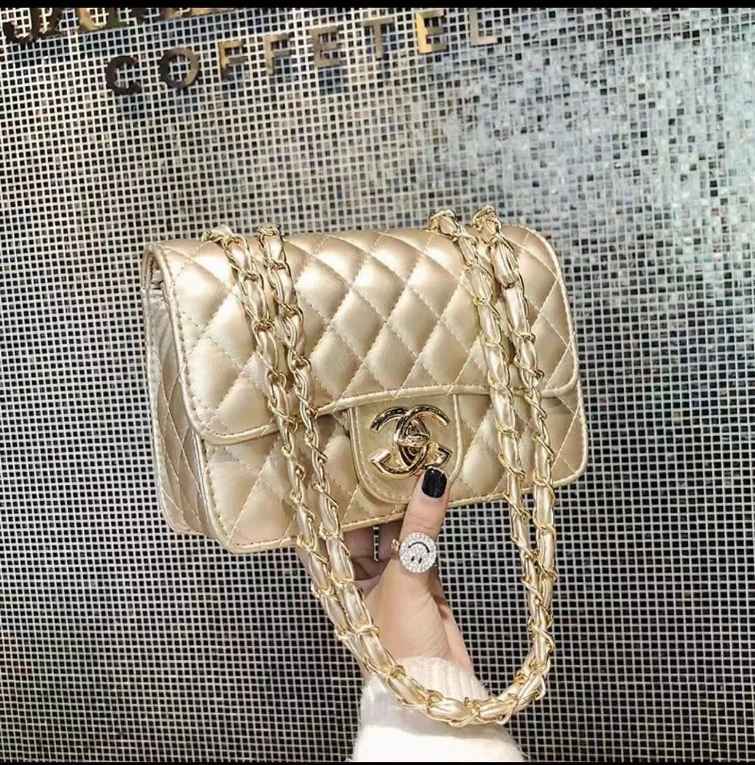 Chanel Classic Flap Bag Quilted Lambskin — 香槟金色