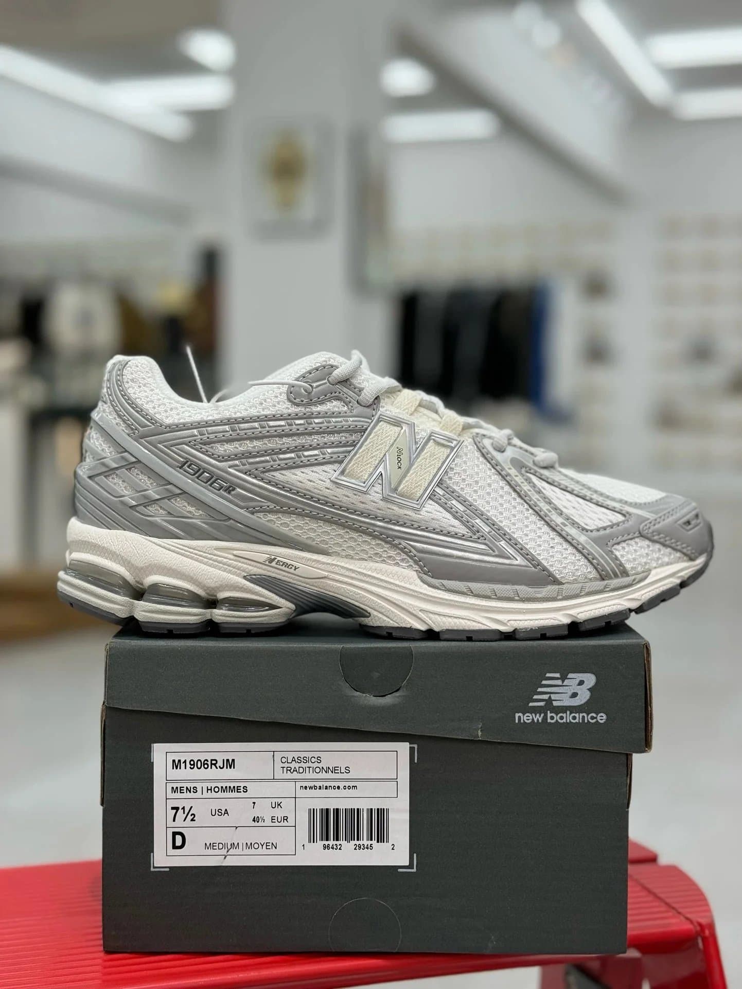New Balance 1906R Classic