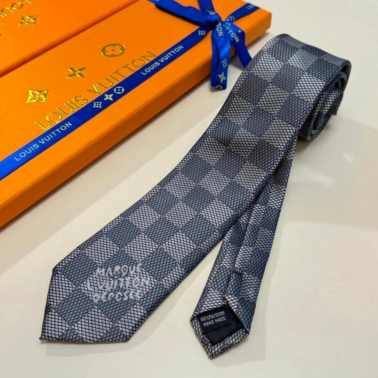 Louis Vuitton × KAWS Neck Tie Monogram Multicolor Panda — LV 02（带盒）