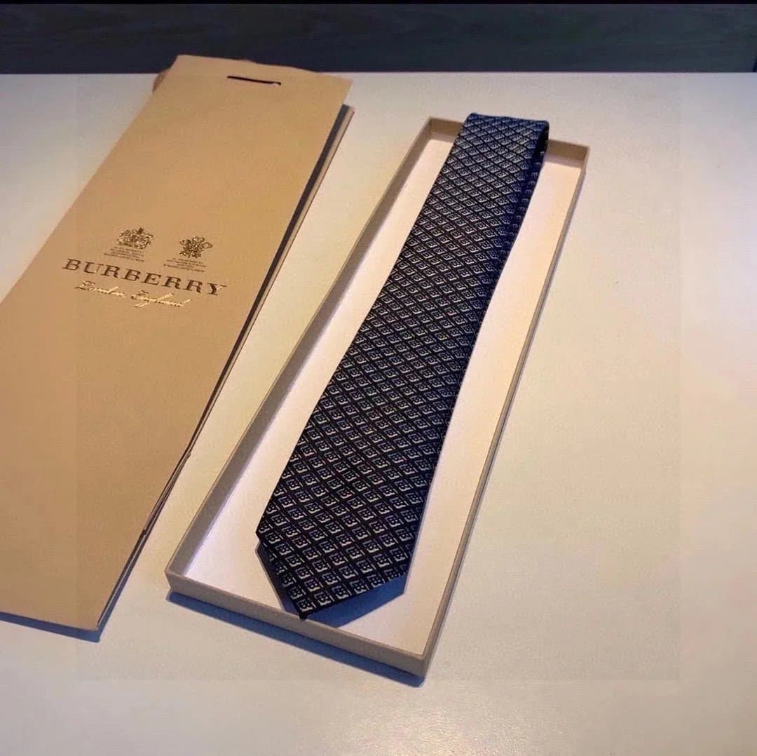 Louis Vuitton × KAWS Neck Tie Monogram Multicolor Panda — 巴宝莉09（带盒）