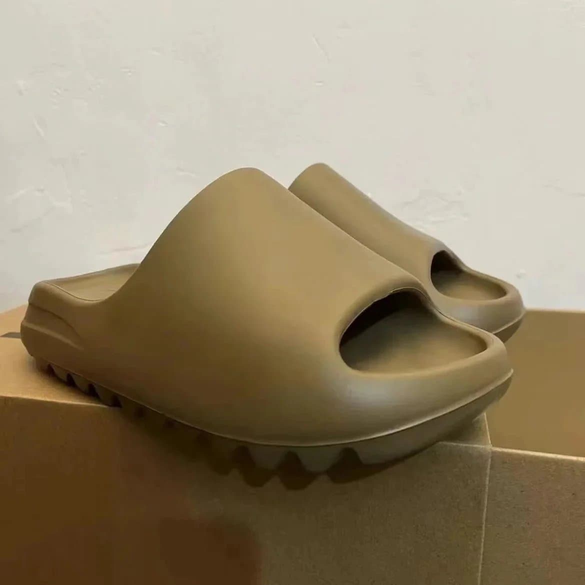 Yeezy Slide Earth