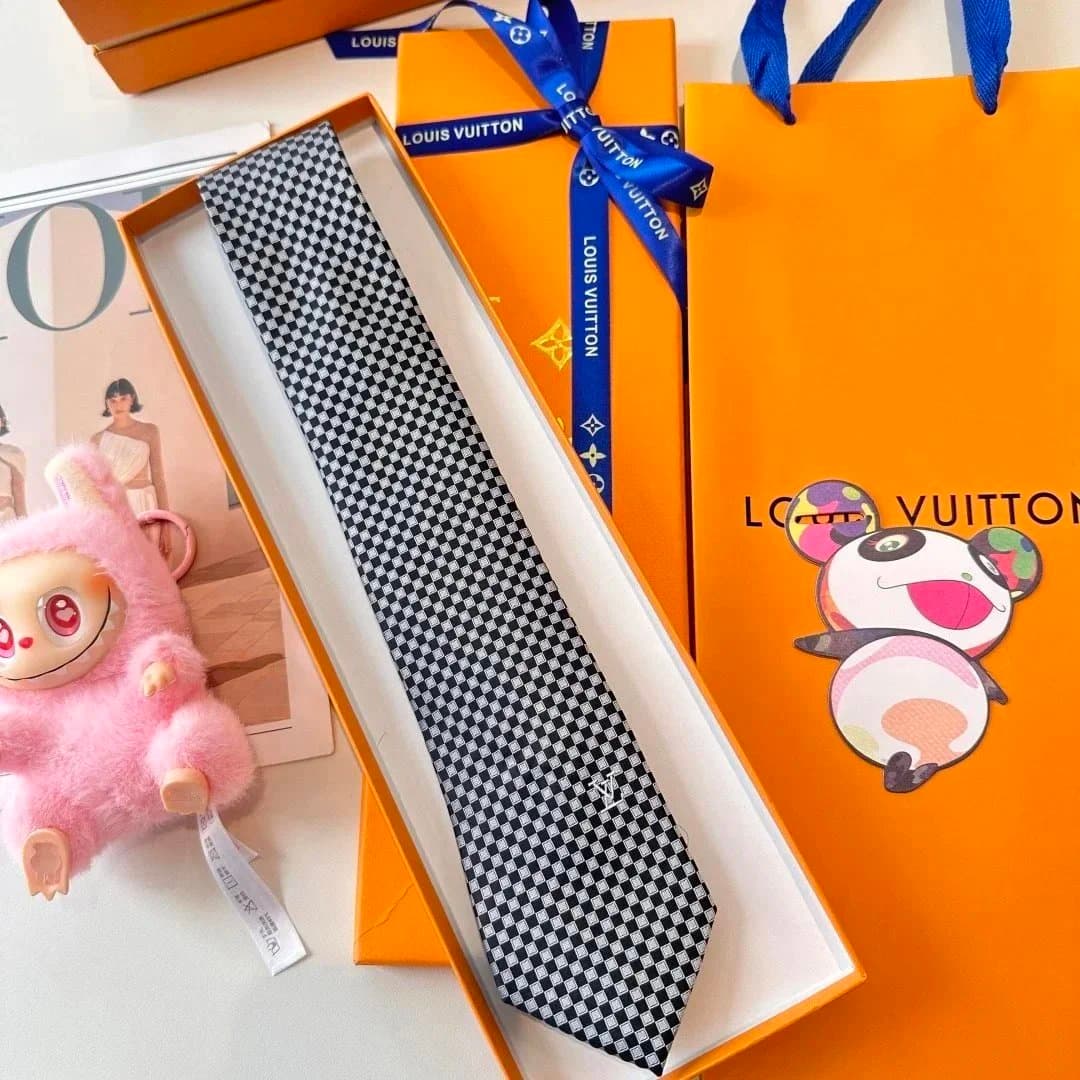 Louis Vuitton × KAWS Neck Tie Monogram Multicolor Panda — LV 09（带盒）
