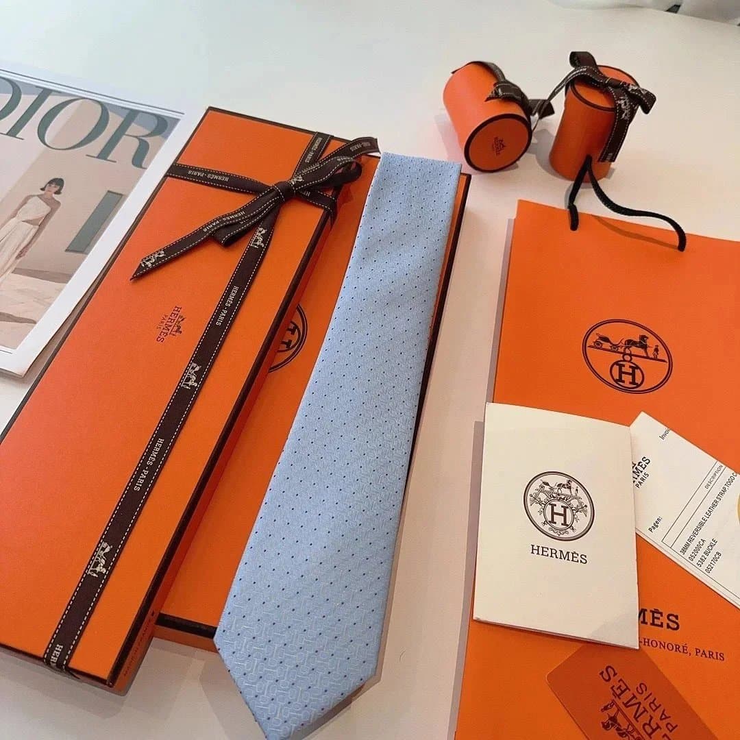 Louis Vuitton × KAWS Neck Tie Monogram Multicolor Panda — 爱马仕03（带盒）