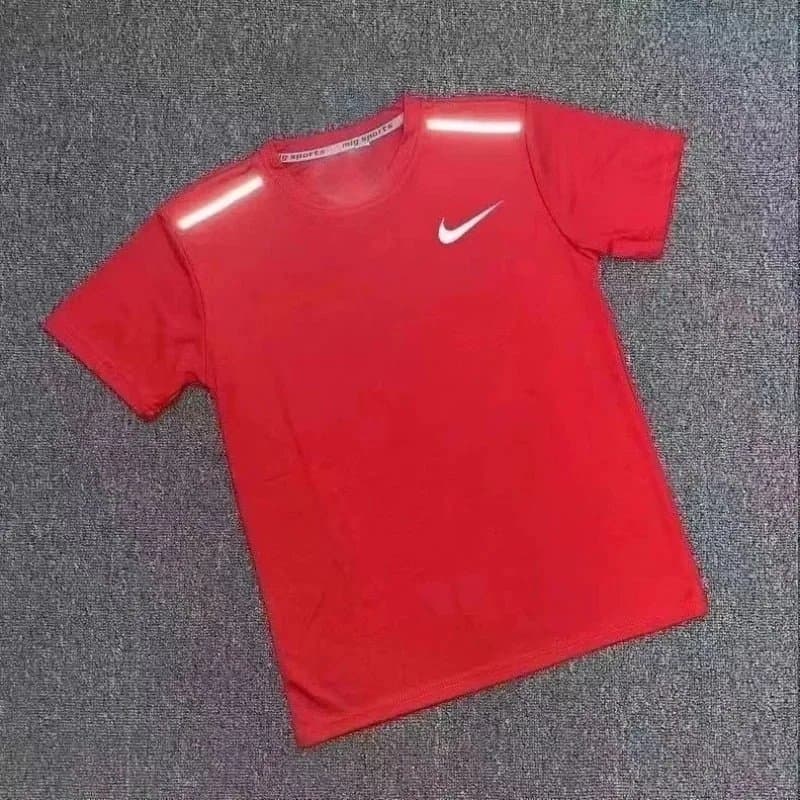 Nike Training Set Grey/Black — 红色上衣、