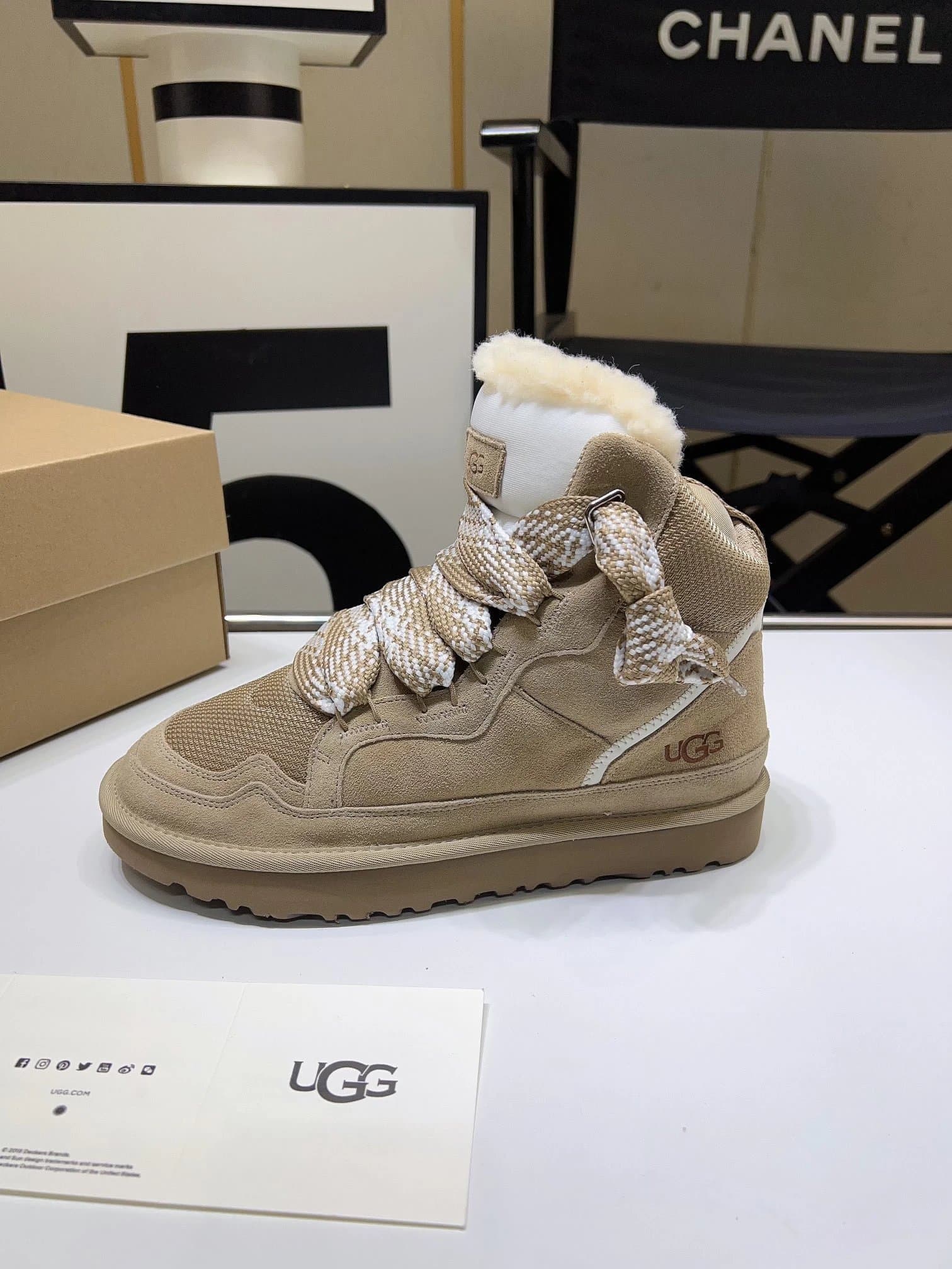 UGG Neumel Mid