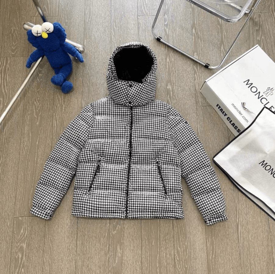 Moncler Puffer Jacket Glossy Black with Logo Patch — F-1千鸟格