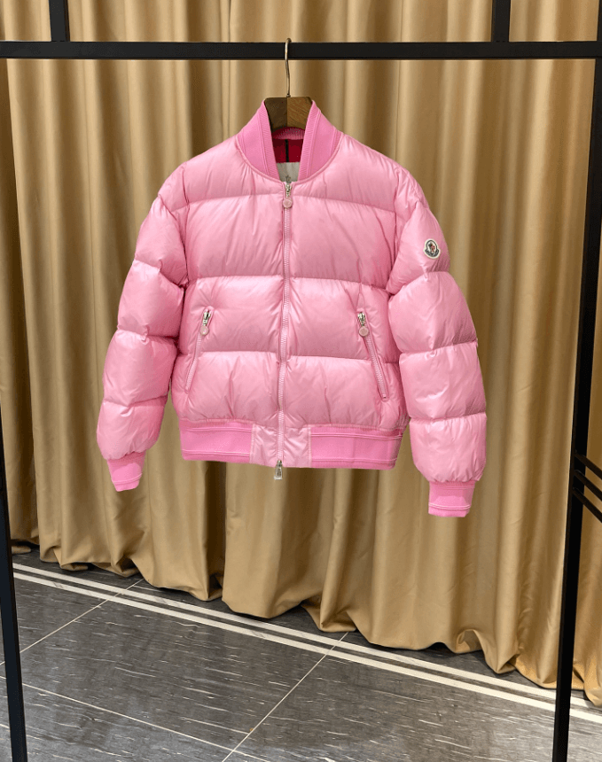 Moncler Puffer Jacket Glossy Black with Logo Patch — G-1短款粉色