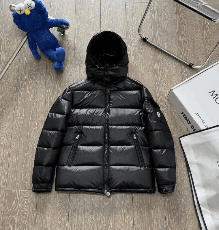 Moncler Puffer Jacket Glossy Black with Logo Patch — A-2黑色