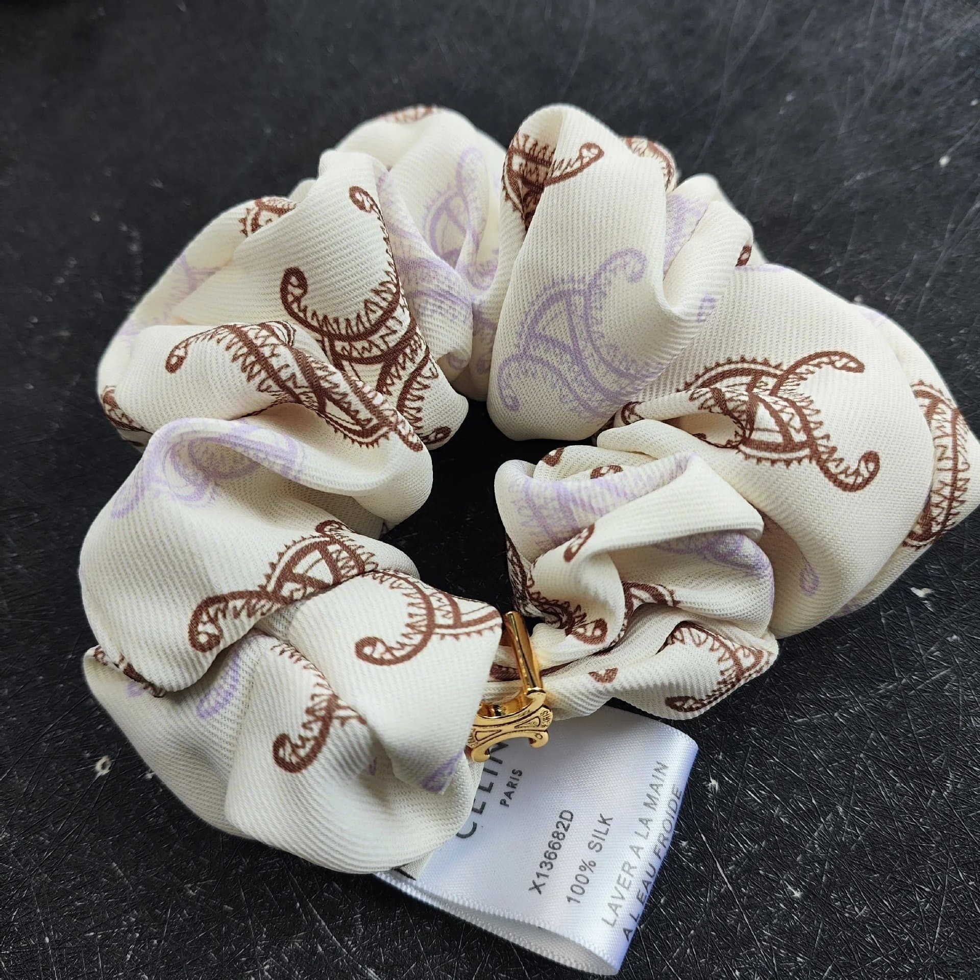 Celine Silk Scrunchie Triomphe Logo Print — 米色紫咖凯旋门