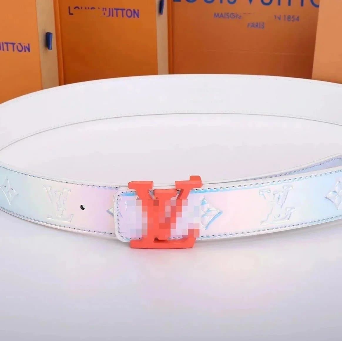 Louis Vuitton LV Belt Monogram Embossed — 粉色扣