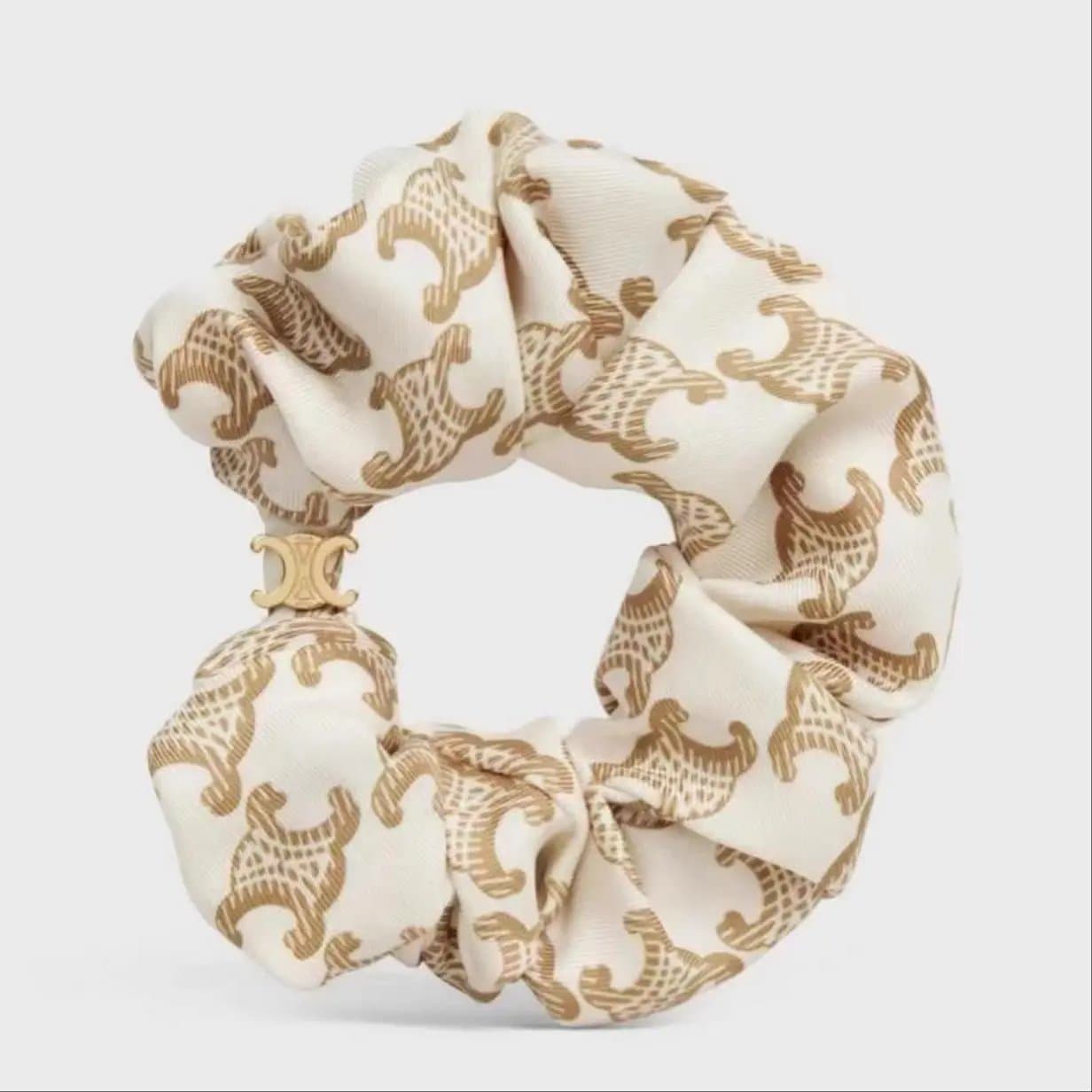 Celine Silk Scrunchie Triomphe Logo Print — 杏色