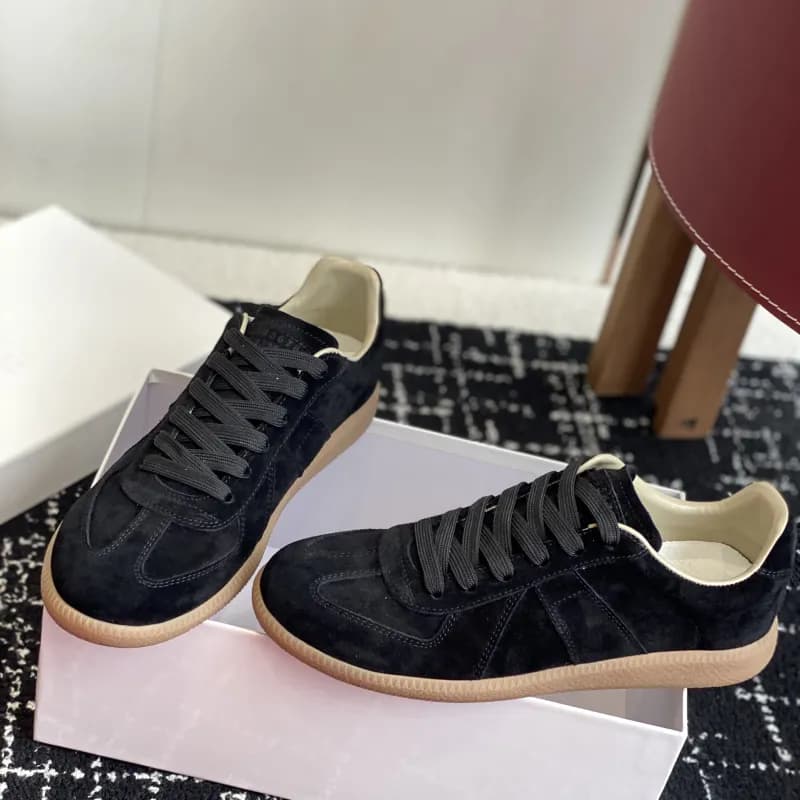 Maison Margiela Future Sneaker Metallic Silver — 黑色磨砂