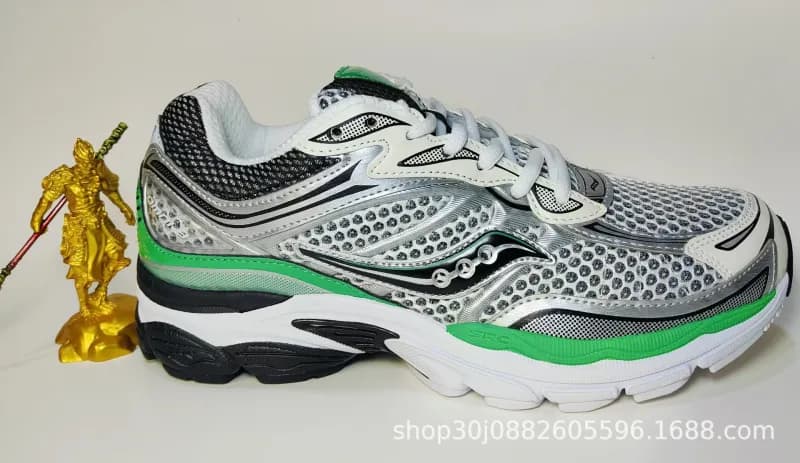 Saucony Triumph 12 White/Grey/Black — 绿色