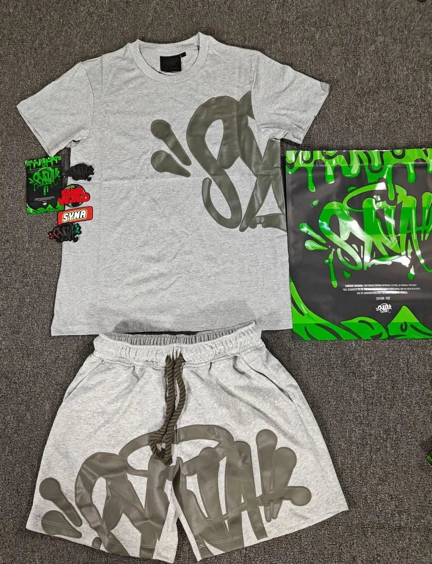 Corteiz Graphic Tee & Shorts Set SYNA Logo Print — 13灰色套装