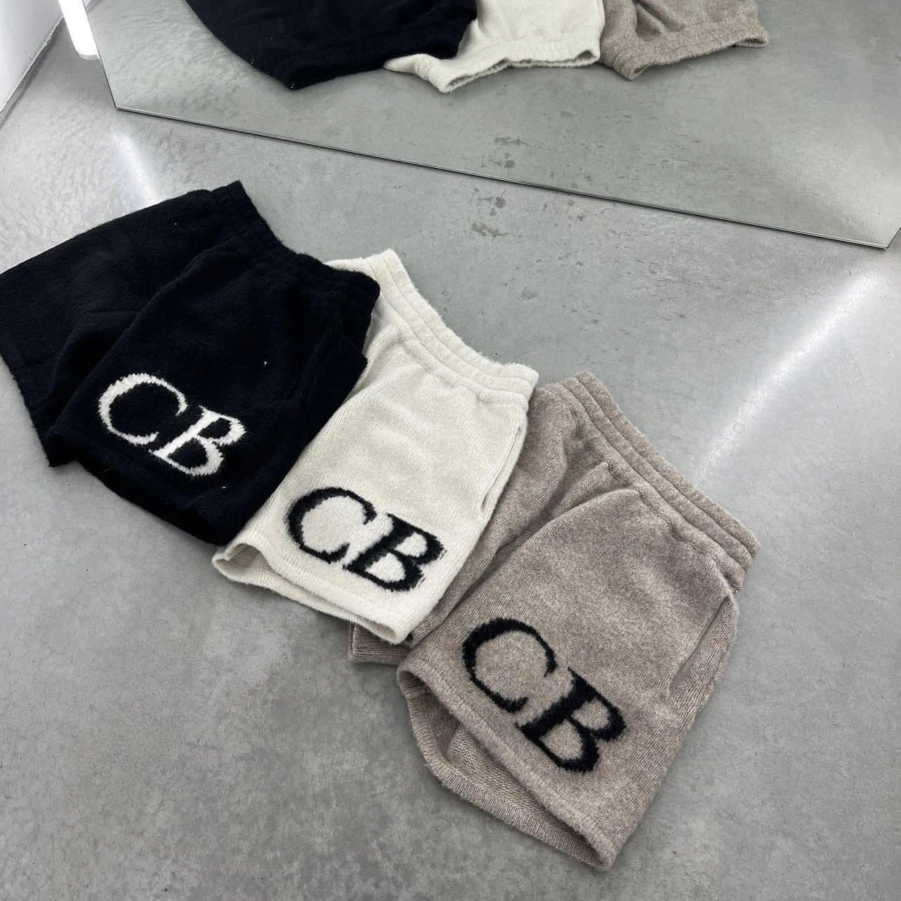 Corteiz Signature Tee White Script Logo — C116墨绿