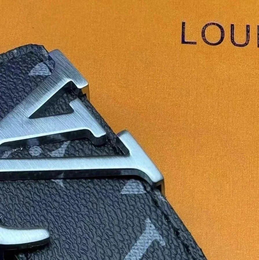 Louis Vuitton LV Belt Monogram Embossed — 黑花银扣