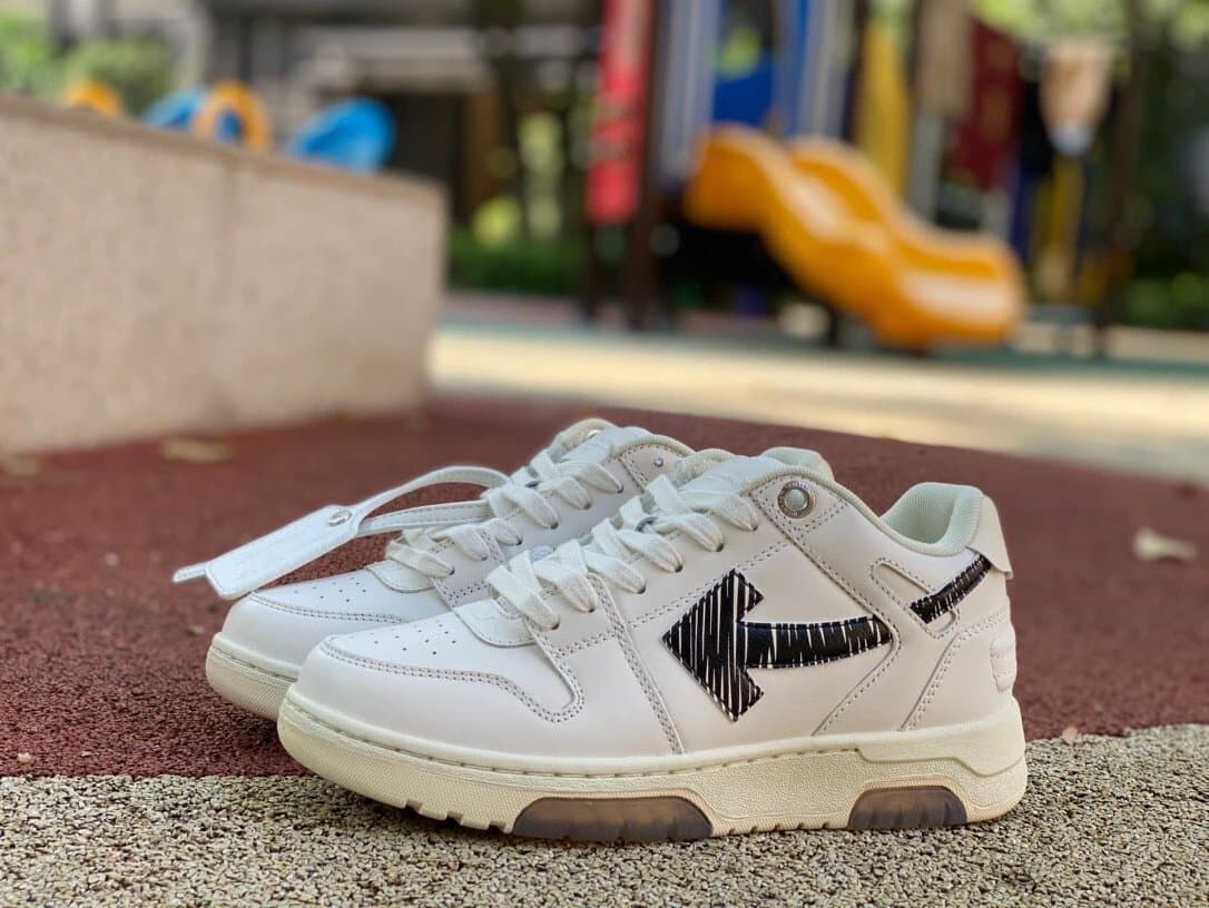 Off-White Industrial For Walking — 白黑标涂鸦