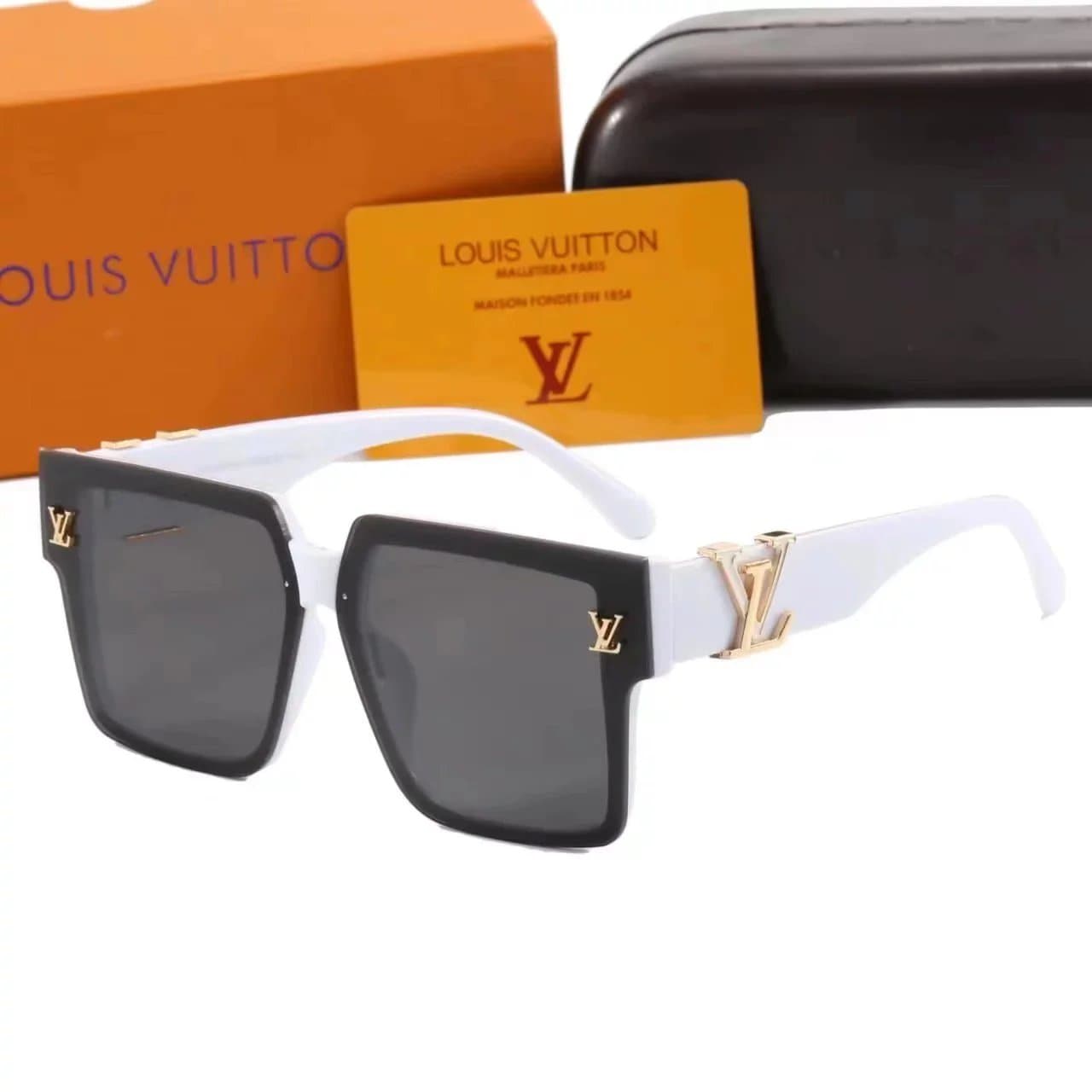 Burberry Shield Sunglasses Logo Shield — LV2