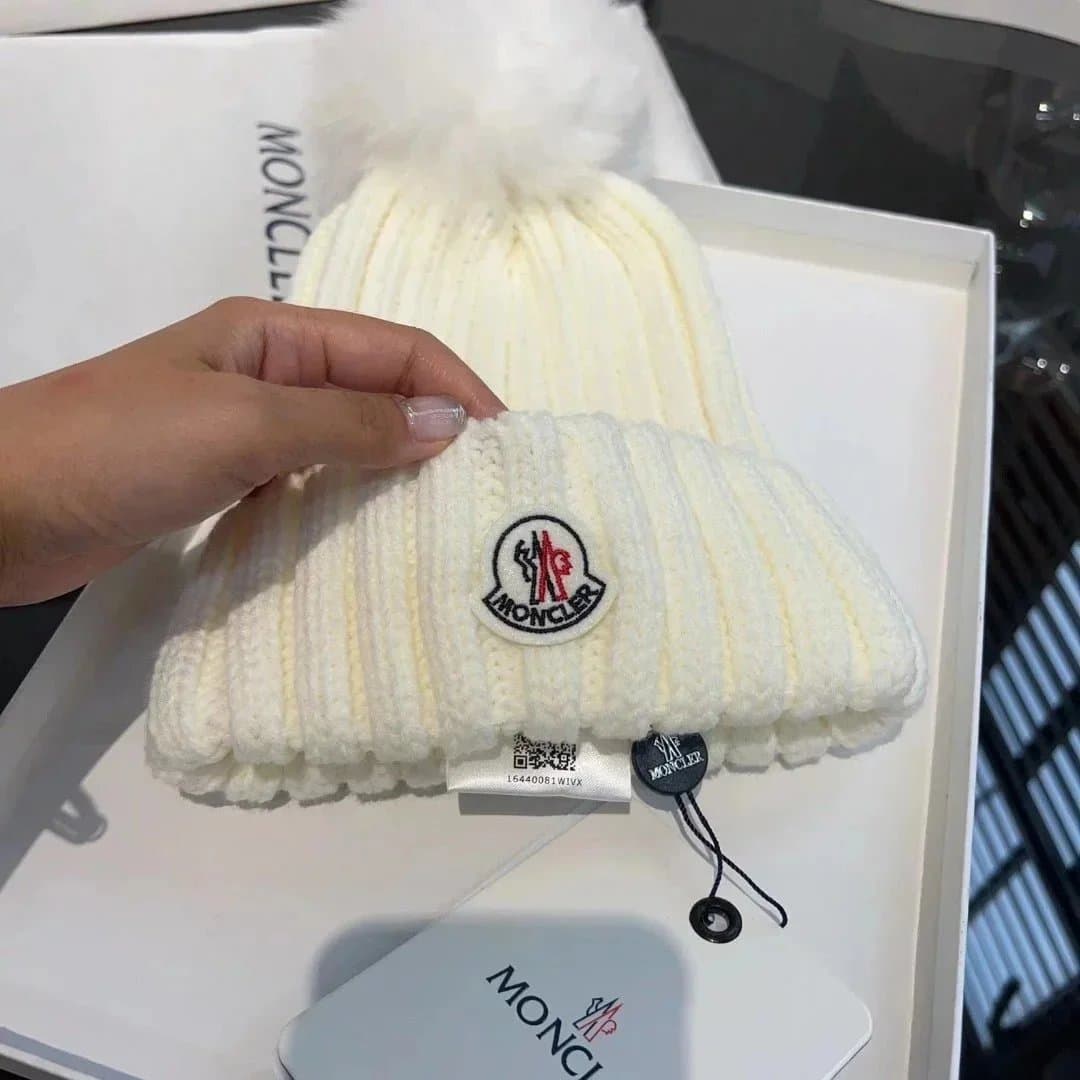 Moncler Ribbed Beanie Logo Patch — 均码 · 28