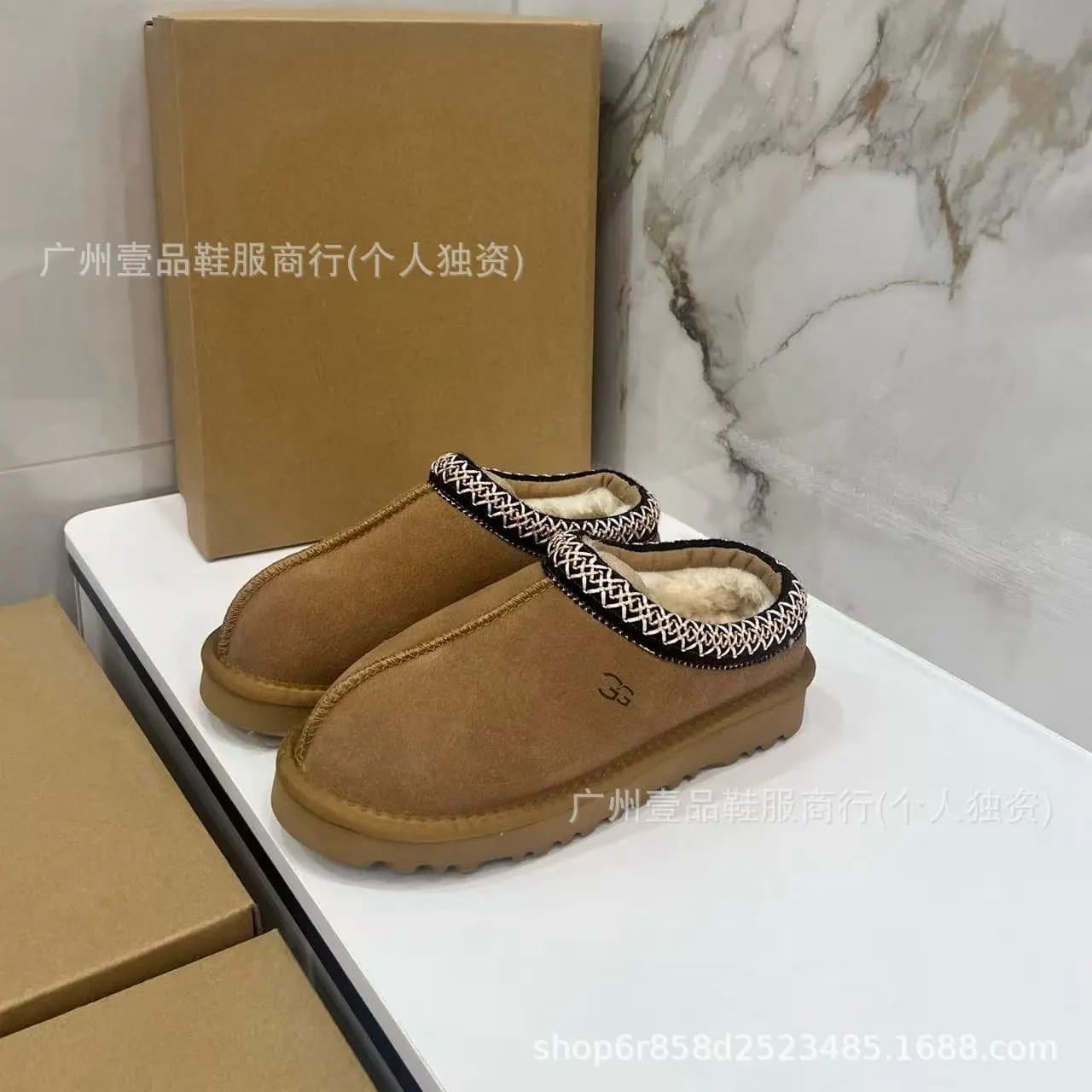 UGG Mini Classic Shearling Lined — 名族风栗色平底