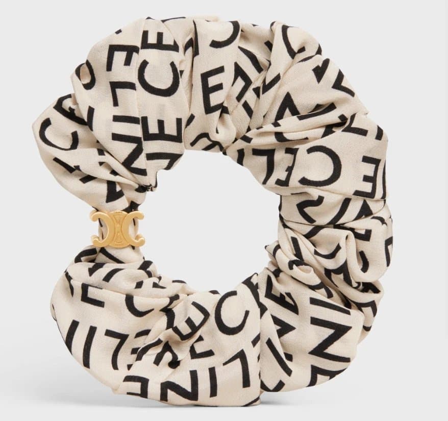 Celine Silk Scrunchie Triomphe Logo Print — 米色黑字母