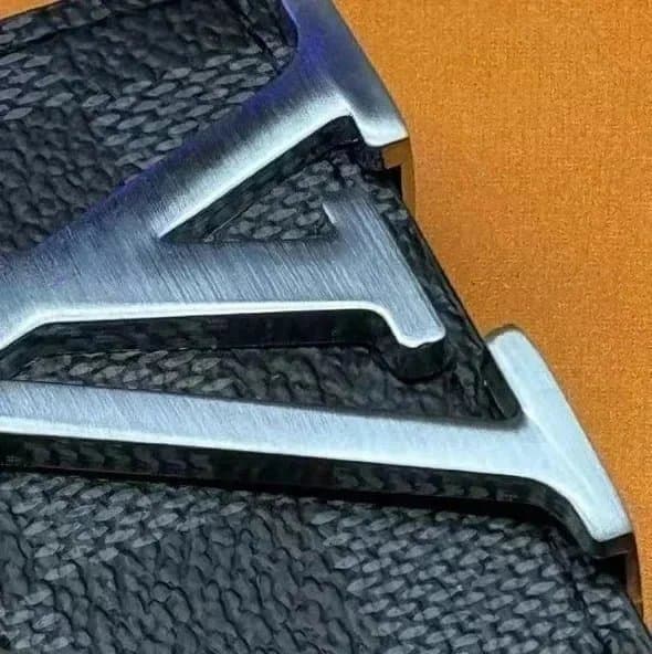 Louis Vuitton LV Belt Monogram Embossed — 黑格银扣