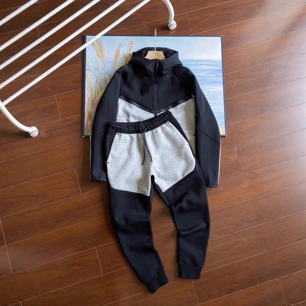 Nike Tech Fleece Shorts Solid Black — 黑拼浅灰短裤