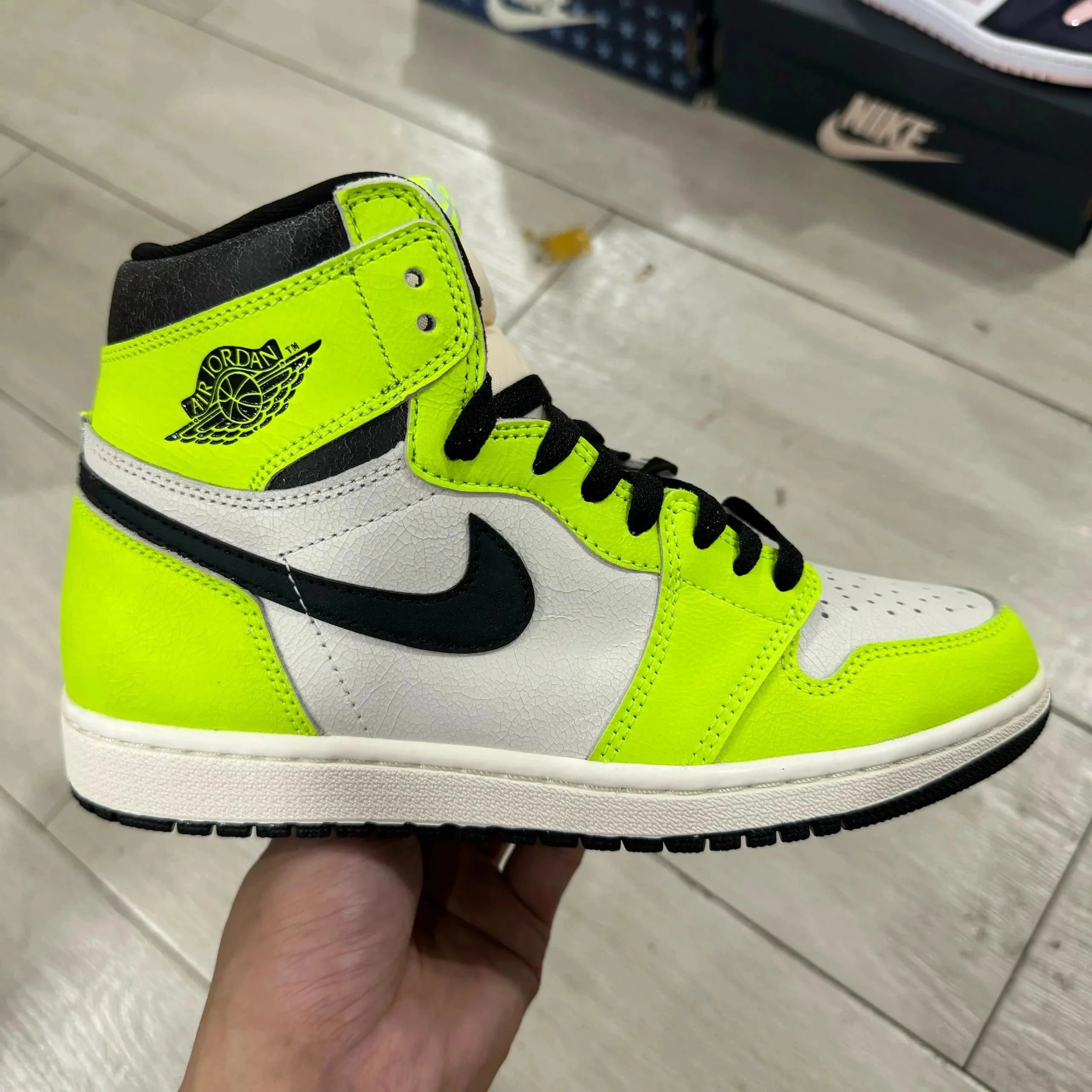 Air Jordan 1 High Metallic Silver — 荧光绿