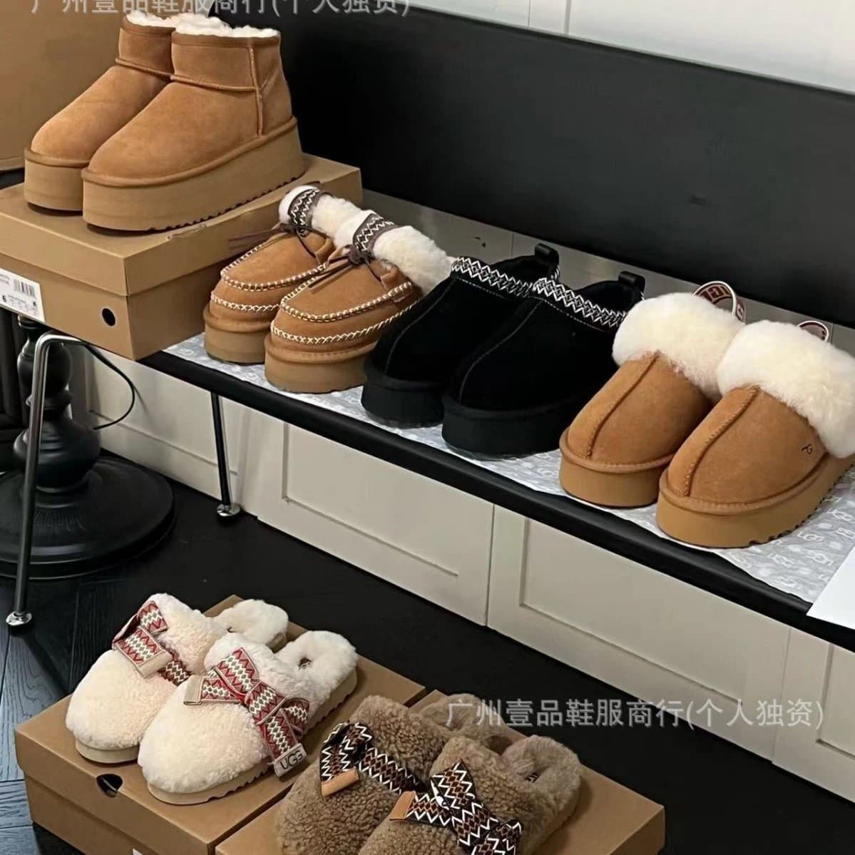 UGG Mini Classic Shearling Lined — 牛角扣厚底栗色