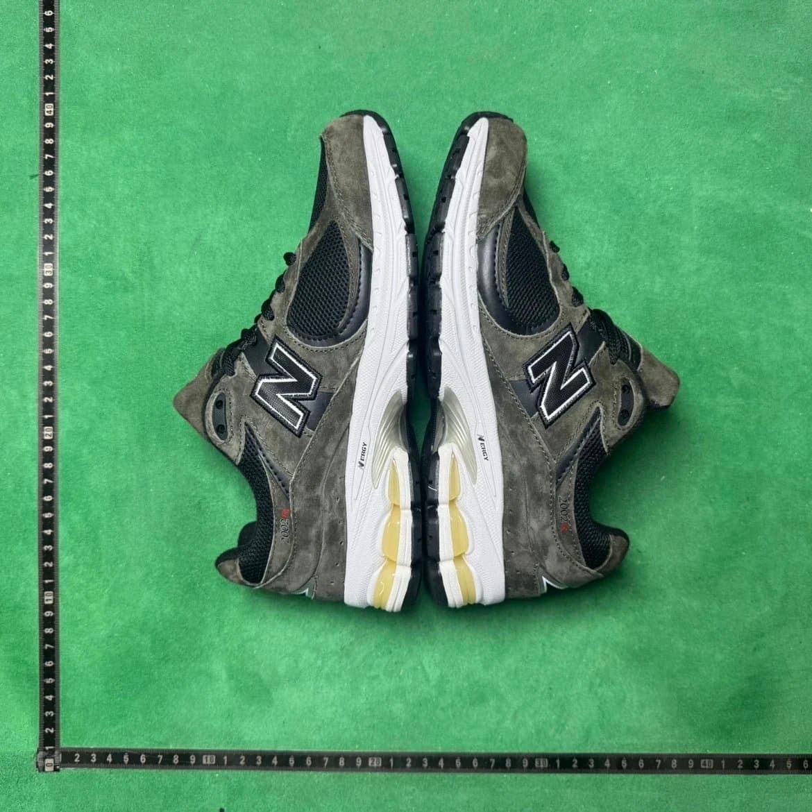 New Balance 2002R Grey Beige — 28号元祖黑ML2002RB