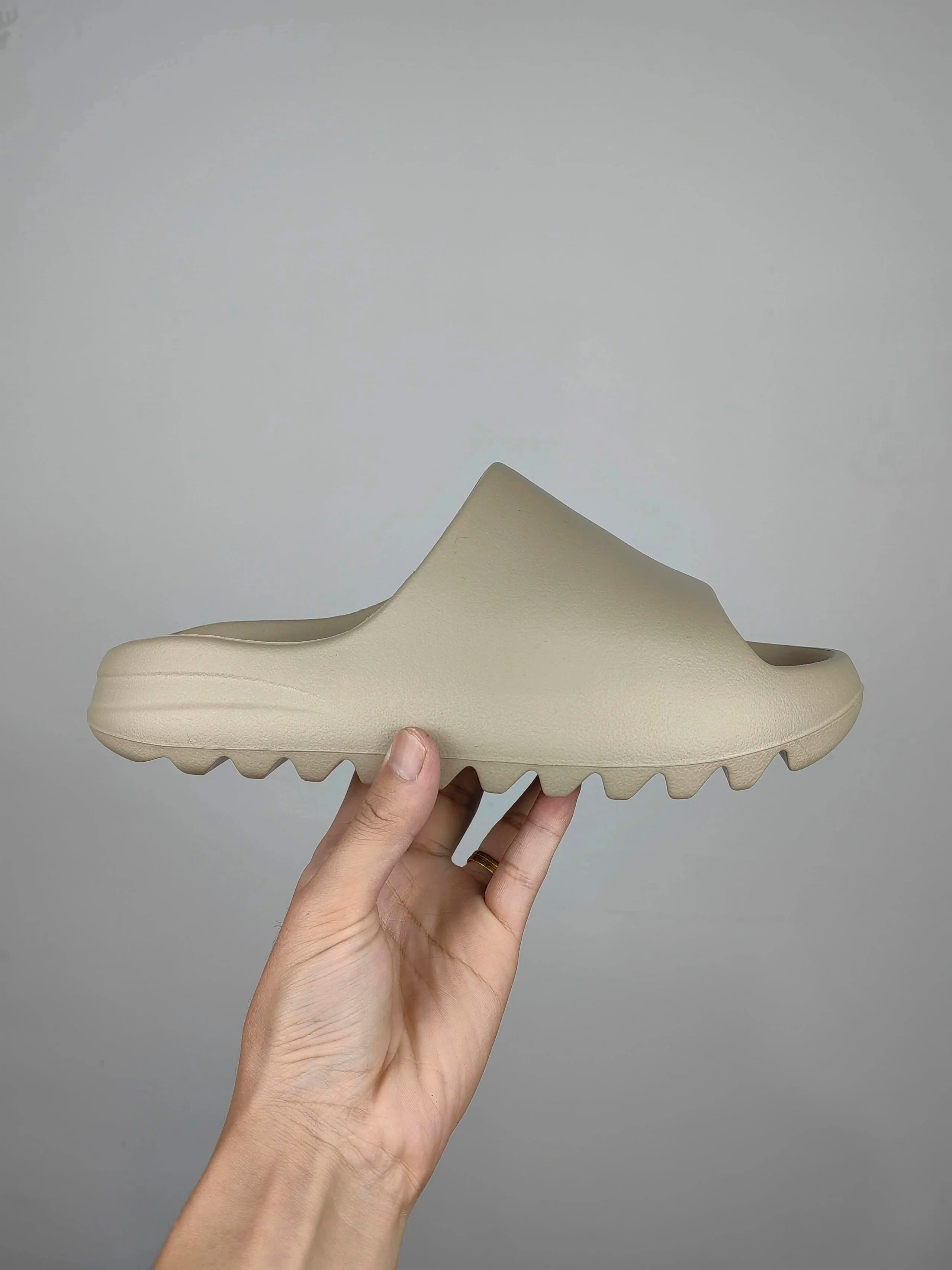 Yeezy Slide Bone — 米棕磨砂(GW1934)