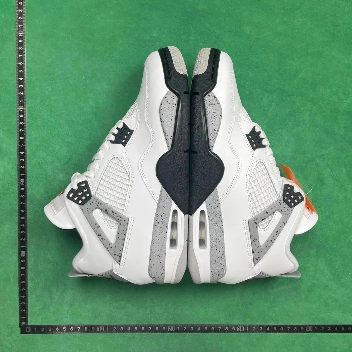 Air Jordan 4 Thunder — 26号白水泥 FV5029 100