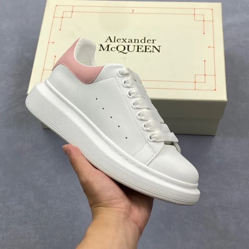 Alexander McQueen Oversized Sneaker White Red — 粉绒尾