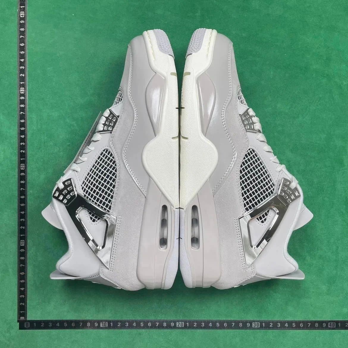 Air Jordan 4 Thunder — 11号白银扣AQ9129 001