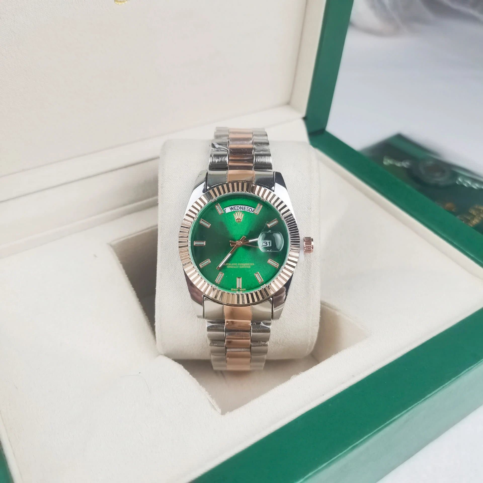 Rolex Day-Date 40 Blue Dial with Roman Numerals — 日志星期日历间玫绿