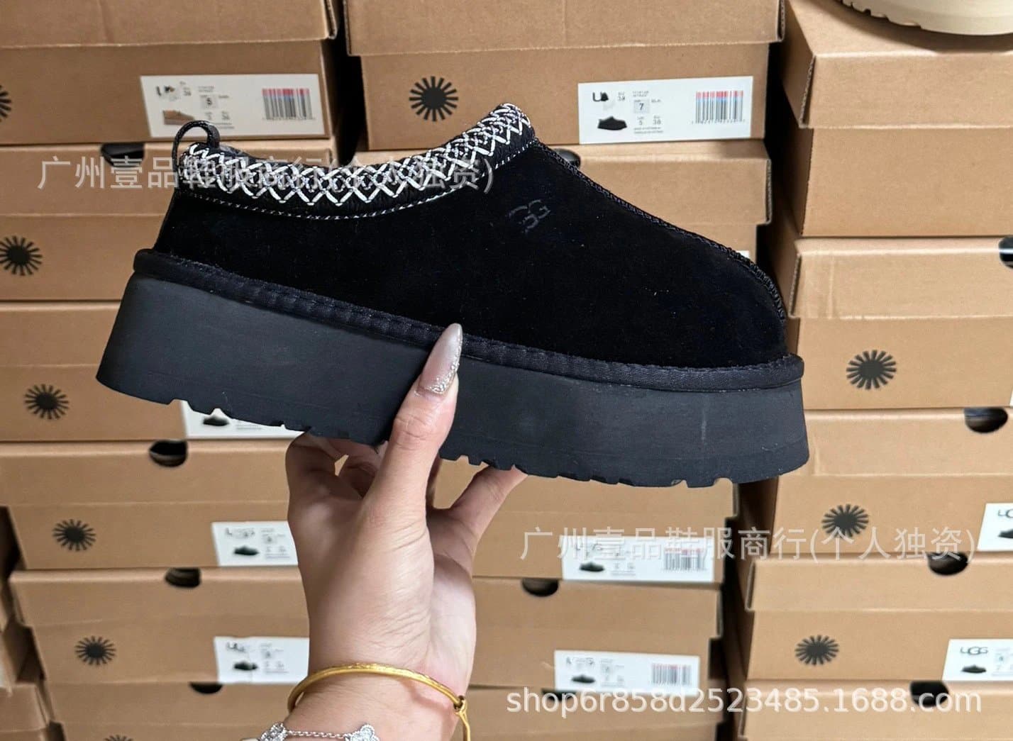 UGG Mini Classic Shearling Lined — 名族风黑色3.5cm
