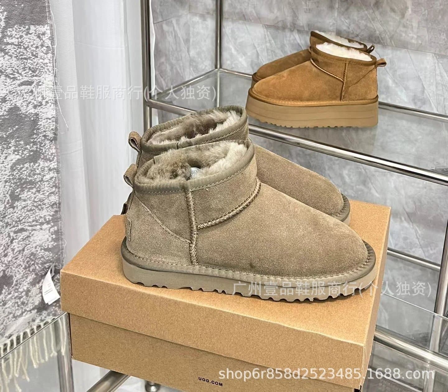 UGG Mini Classic Shearling Lined — mini羚羊棕平底