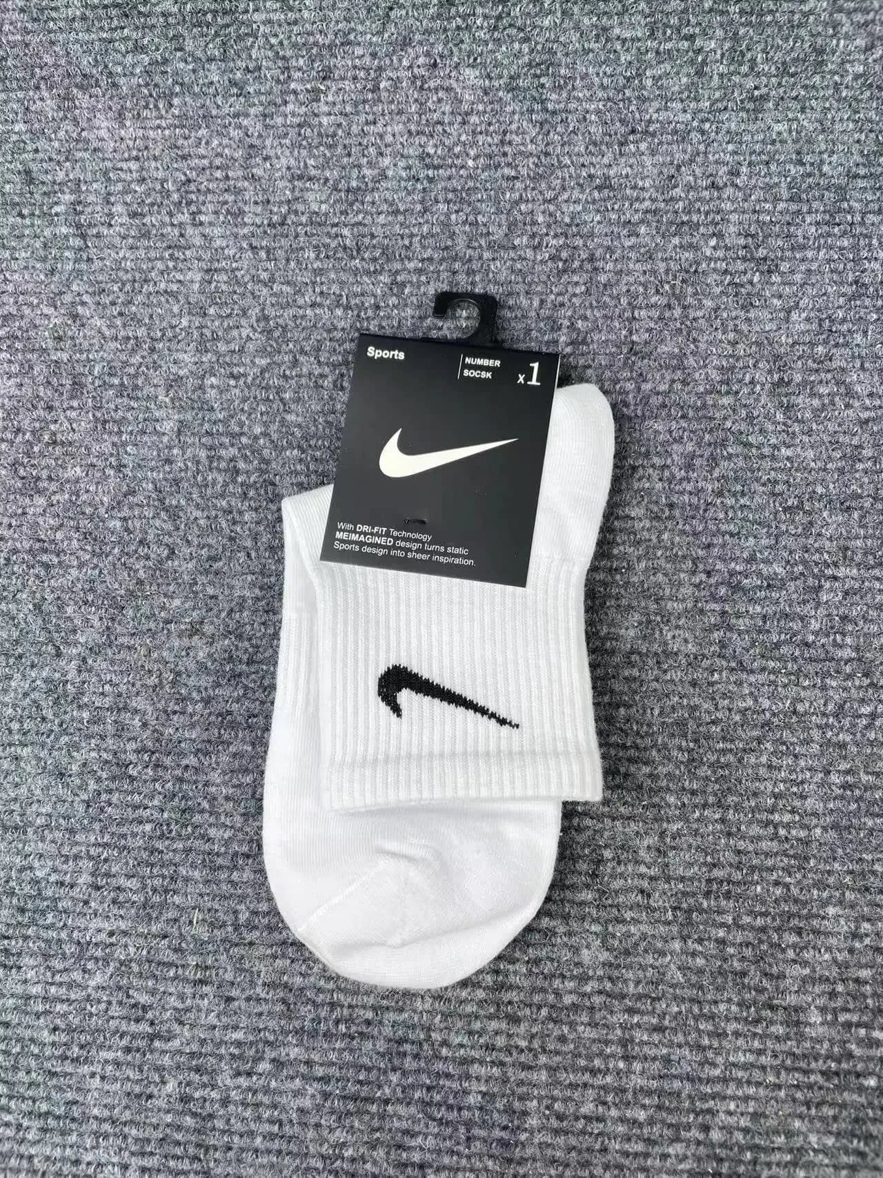 Nike Sports Socks Dri-FIT — 中 白色 · 一个颜色5双,拍1得5