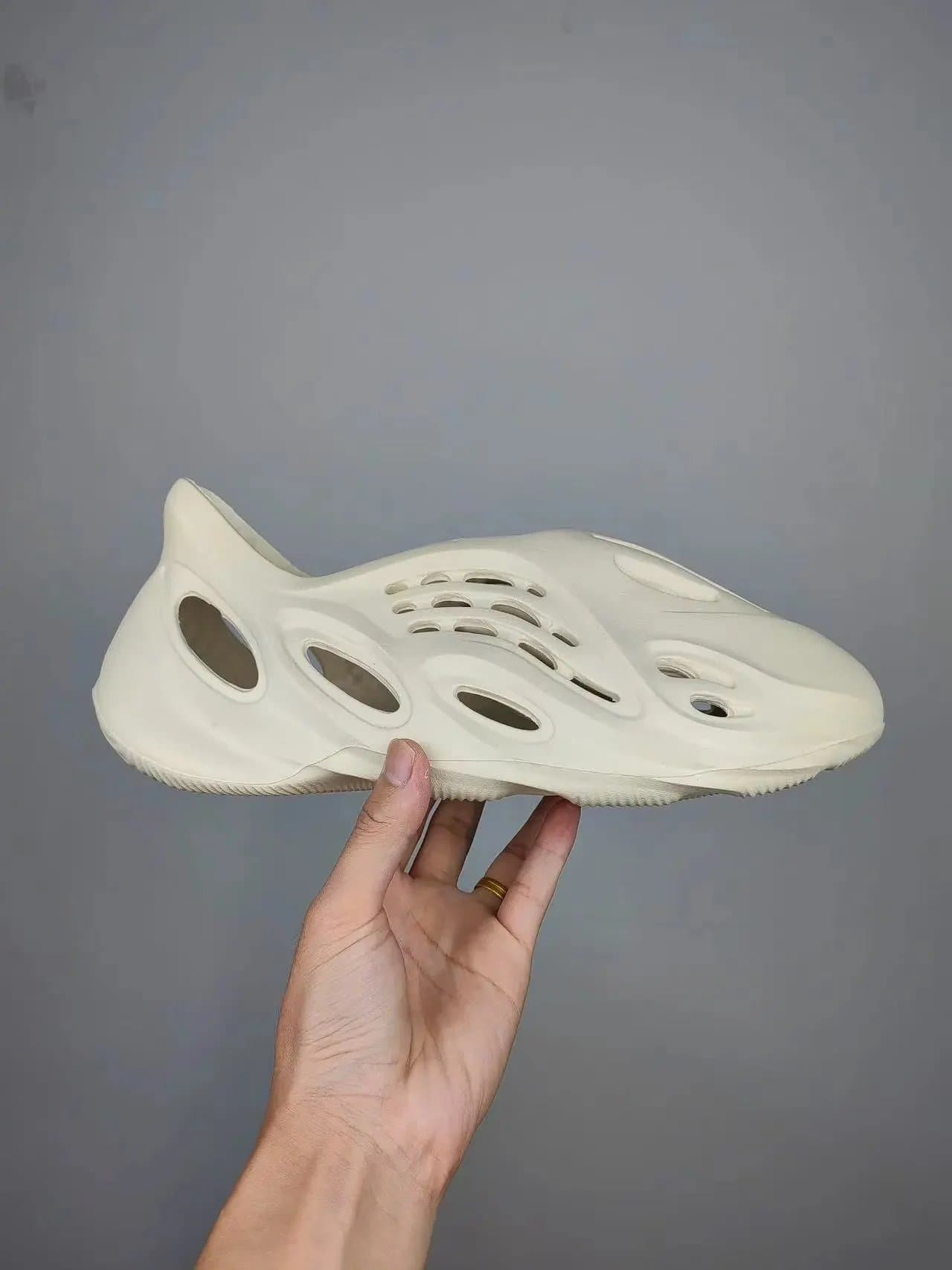 Yeezy Slide Bone — 沙色(FY4567) 无盒